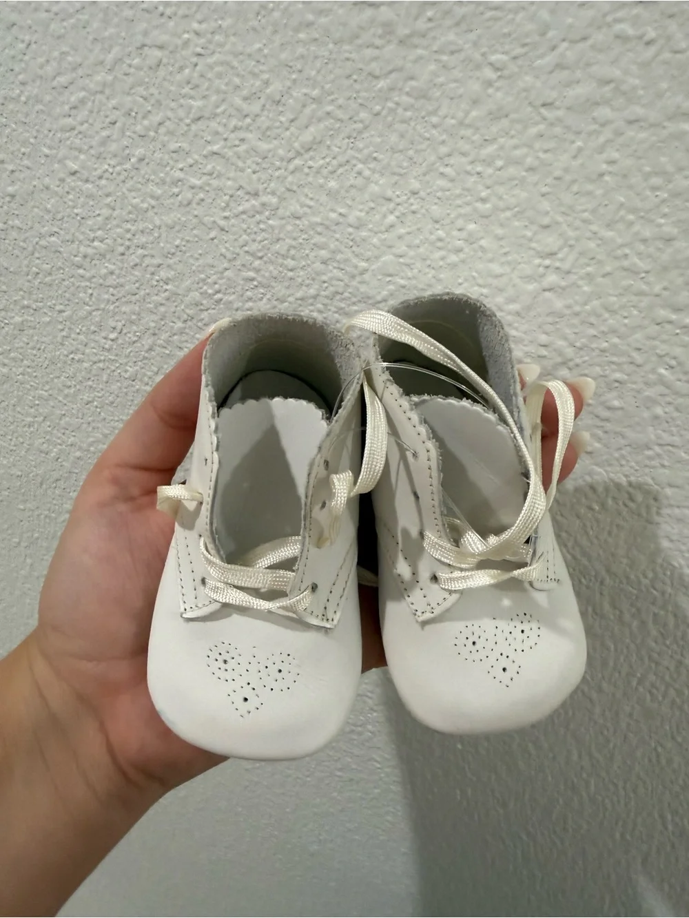 Good condition Vintage & Classic White Baby Booties - Lace-Up